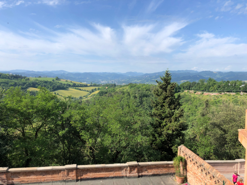 Pohled na Apeniny z ochozu kostela